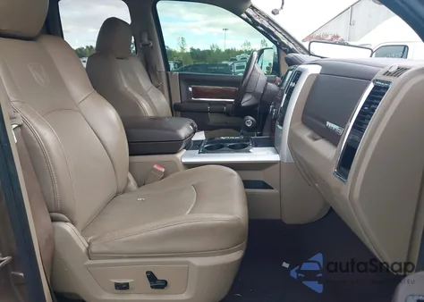 2010 Dodge Ram 1500 Laramie z USA, uszkodzony, nr VIN 1D7RV1GT0AS173964